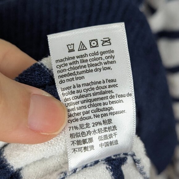 Barefoot Dreams | Navy Stripe Ultra Lite Knit Sweater Size Medium - Picture 7 of 7